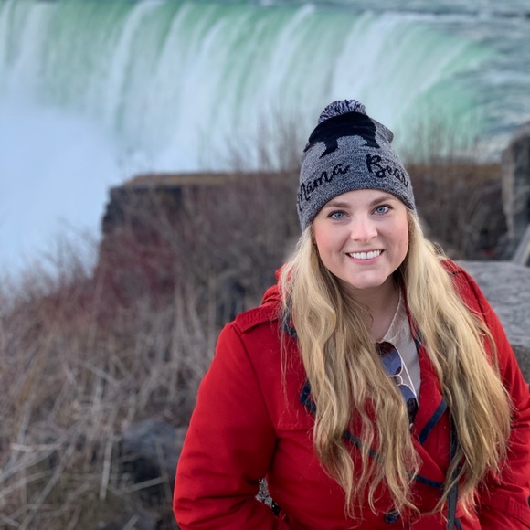 Meet your Posher, Keriann โ๏ธ - Picture 1 of 7